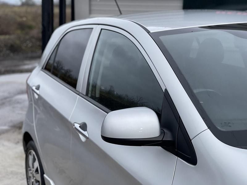 Used Kia Picanto 68 HP (50 kW) 2015 Silver Hatchback