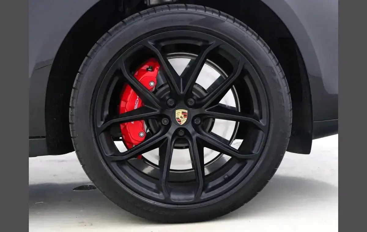 Used Porsche Macan 434 HP (319 kW) 2023 Black SUV