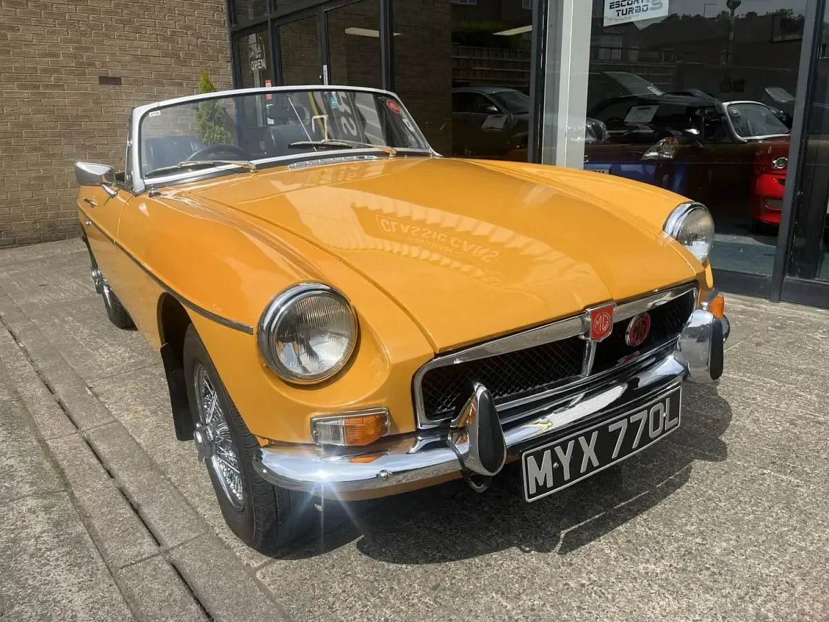 Used MG B 95 HP (69 kW) 1973 Yellow