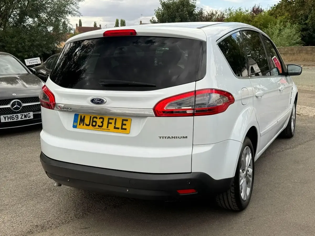 Used Ford S-MAX Titanium 2013 White MPV