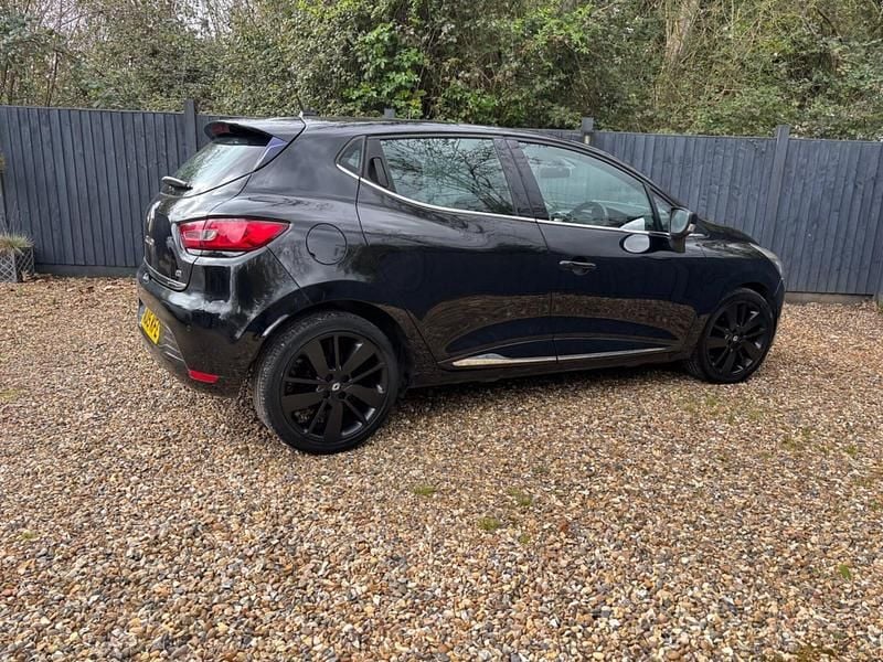 Used Renault Clio IV Dynamique 90 HP (66 kW) 2015 Black Hatchback