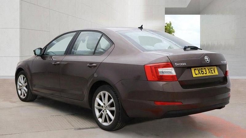Used Skoda Octavia Elegance 2014 Brown Hatchback