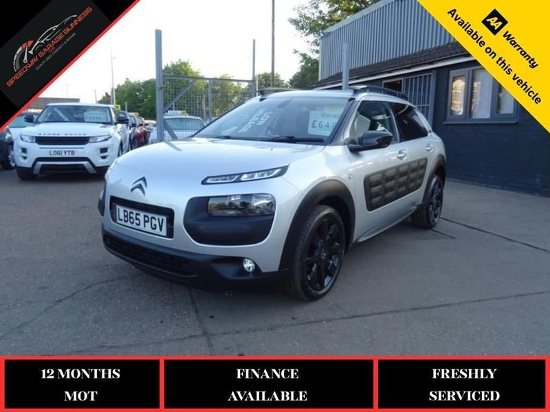 Usado Citroën C4 Cactus Flair 100 HP (73 kW) 2016 Prateado Citadino