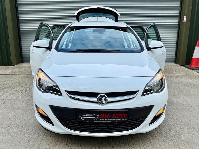 White Used 2016 Vauxhall Astra Elite Estate | £6,000 (Super price) - Image 1/4