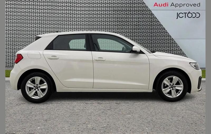 Used Audi A1 Design 94 HP (69 kW) 2021 White SUV