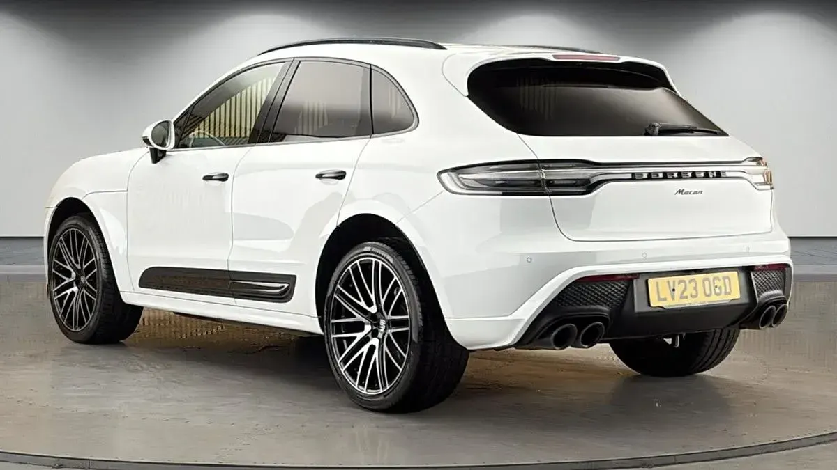 Used Porsche Macan 265 HP (194 kW) 2023 Carrara white SUV