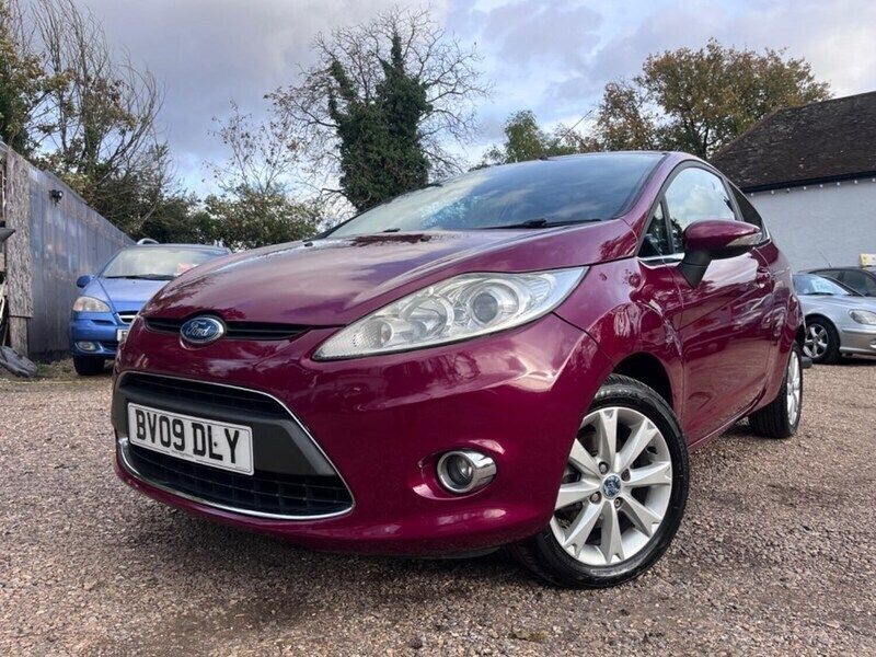 Red Used 2009 Ford Fiesta Zetec Hatchback | £2,799 (Fair price) - Image 1/4