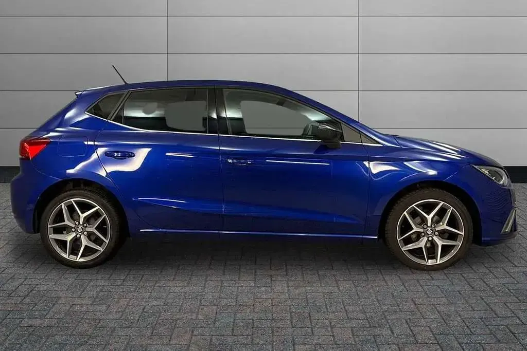 Używany Seat Ibiza XCELLENCE Lux 94 KM (69 kW) 2019 Niebieski Hatchback