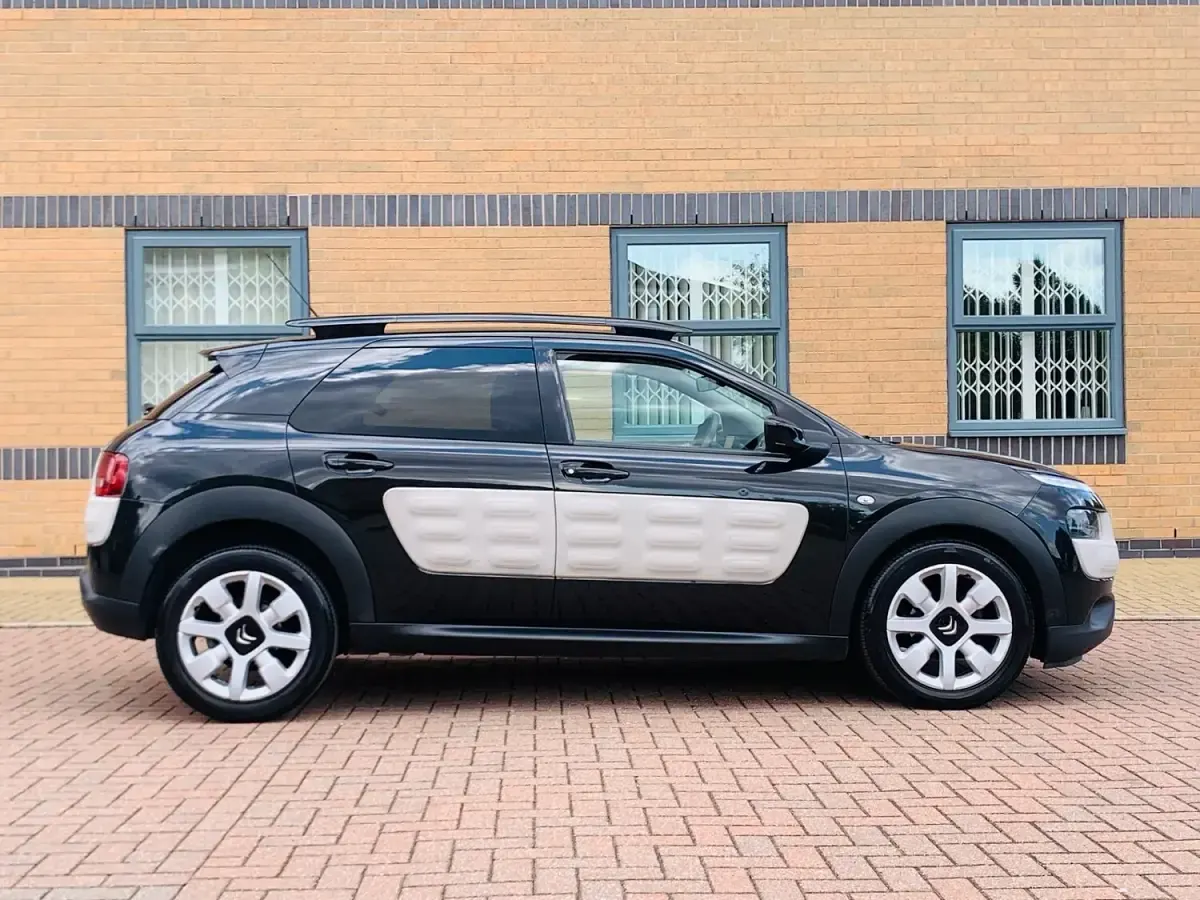 Used Citroën C4 Cactus Feel 100 HP (73 kW) 2015 Grey Hatchback
