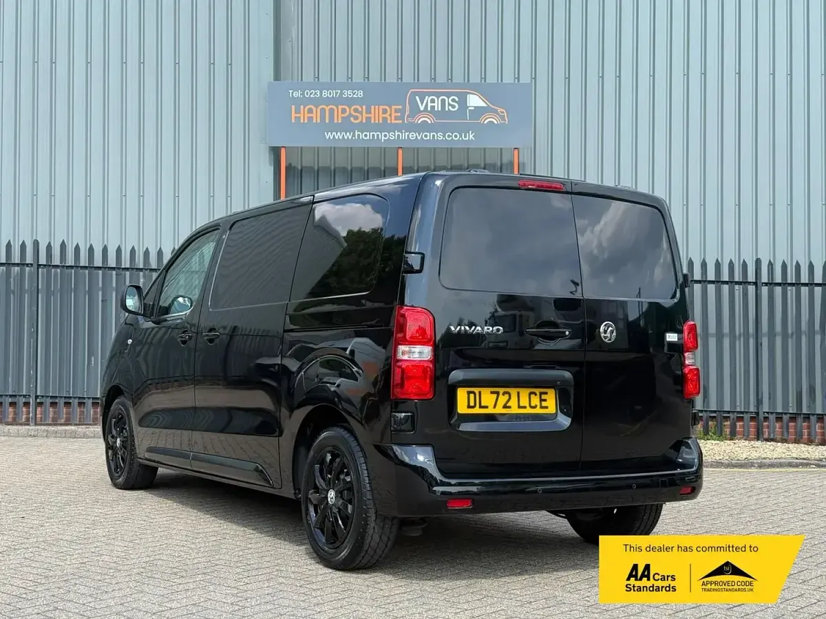 Used Vauxhall Vivaro S 120 HP (88 kW) 2023 Black MPV