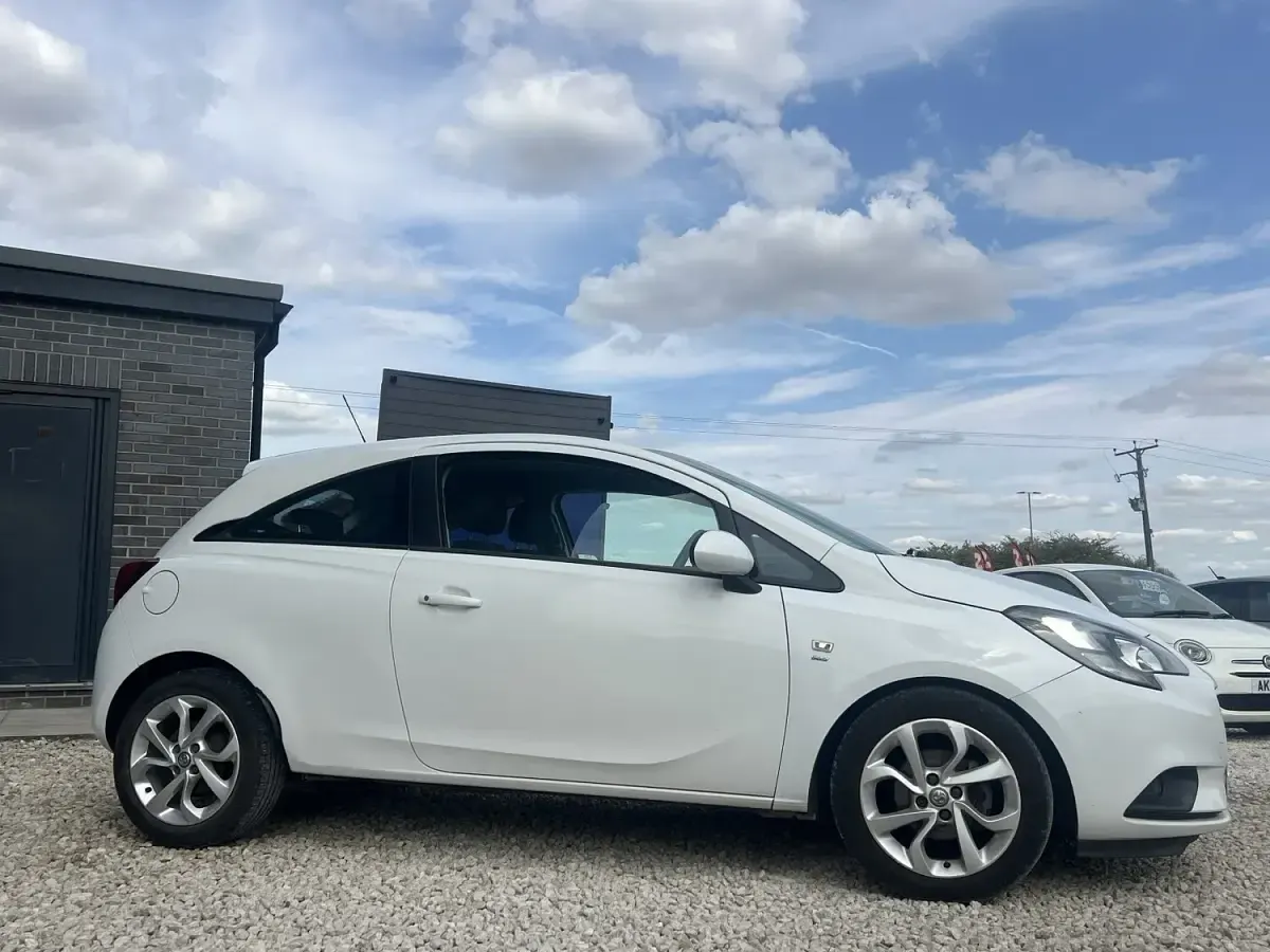 Used Vauxhall Corsa 2016 White Hatchback