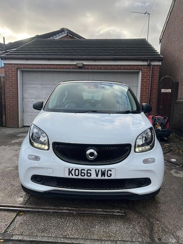 Used Smart ForFour Passion 2017 White Hatchback