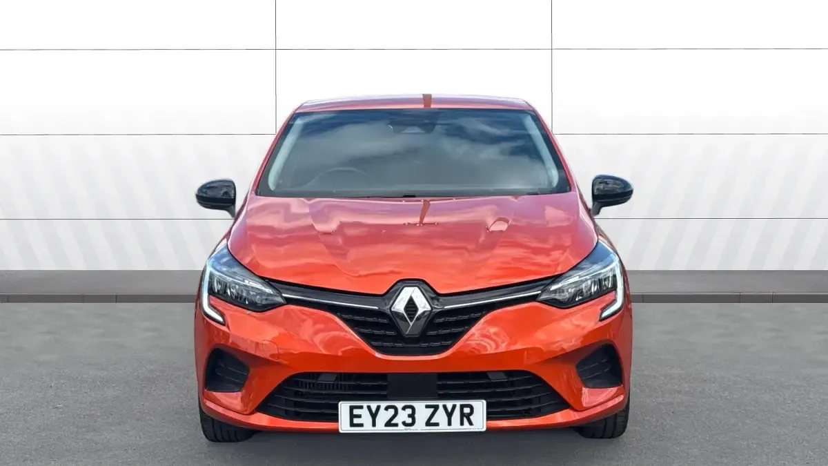 Used Renault Clio Evolution 90 HP (66 kW) 2023 Orange Hatchback