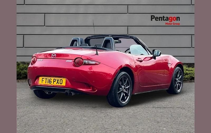 Used Mazda MX5 Inclusive 128 HP (94 kW) 2016 Red Cabriolet