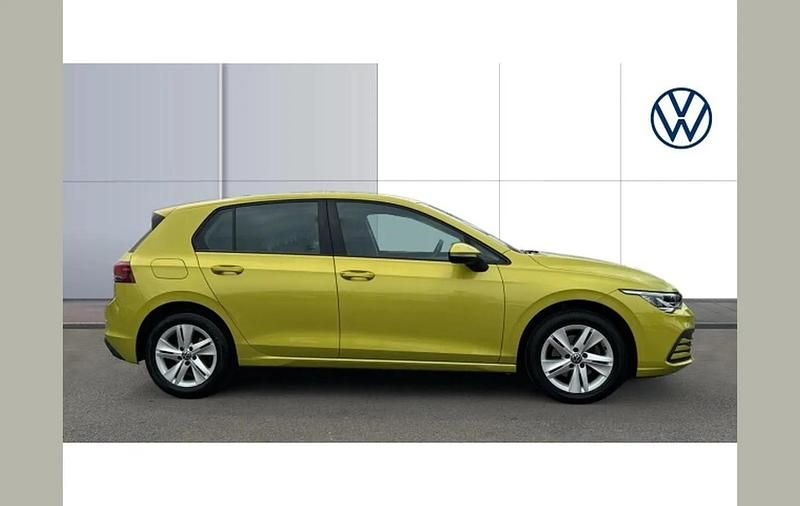 Used VW Golf VIII Life 147 HP (108 kW) 2020 Yellow Hatchback