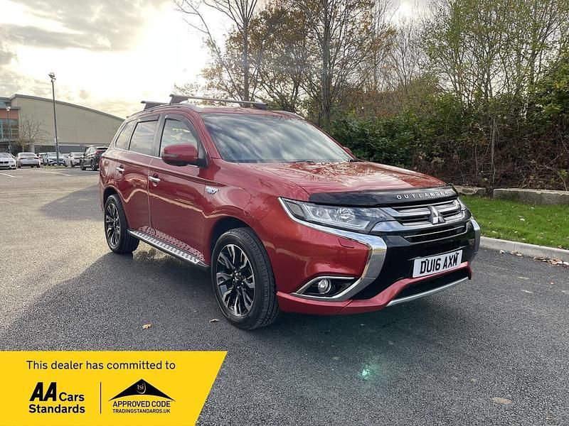 Red Used 2016 Mitsubishi Outlander P-HEV Estate | £8,280 (Fair price) - Image 1/4