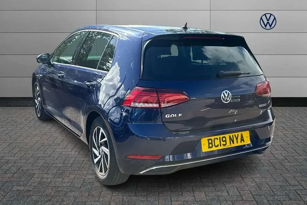 Used VW Golf VII Match 130 HP (95 kW) 2019 Blue Hatchback