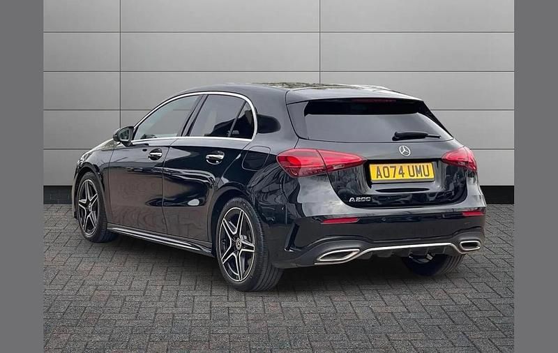 Usado Mercedes A200 Executive 161 CV (118 kW) 2024 Negro Utilitario