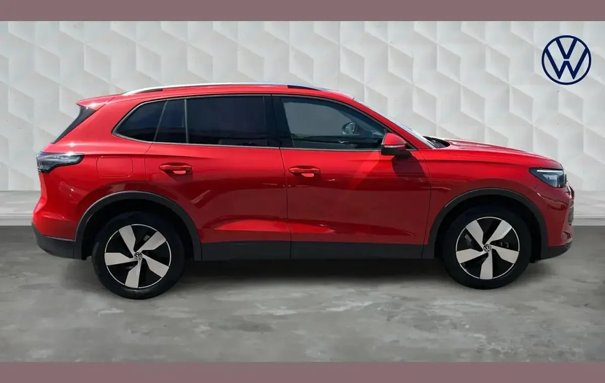 Used VW Tiguan Match 150 HP (110 kW) 2024 Red SUV