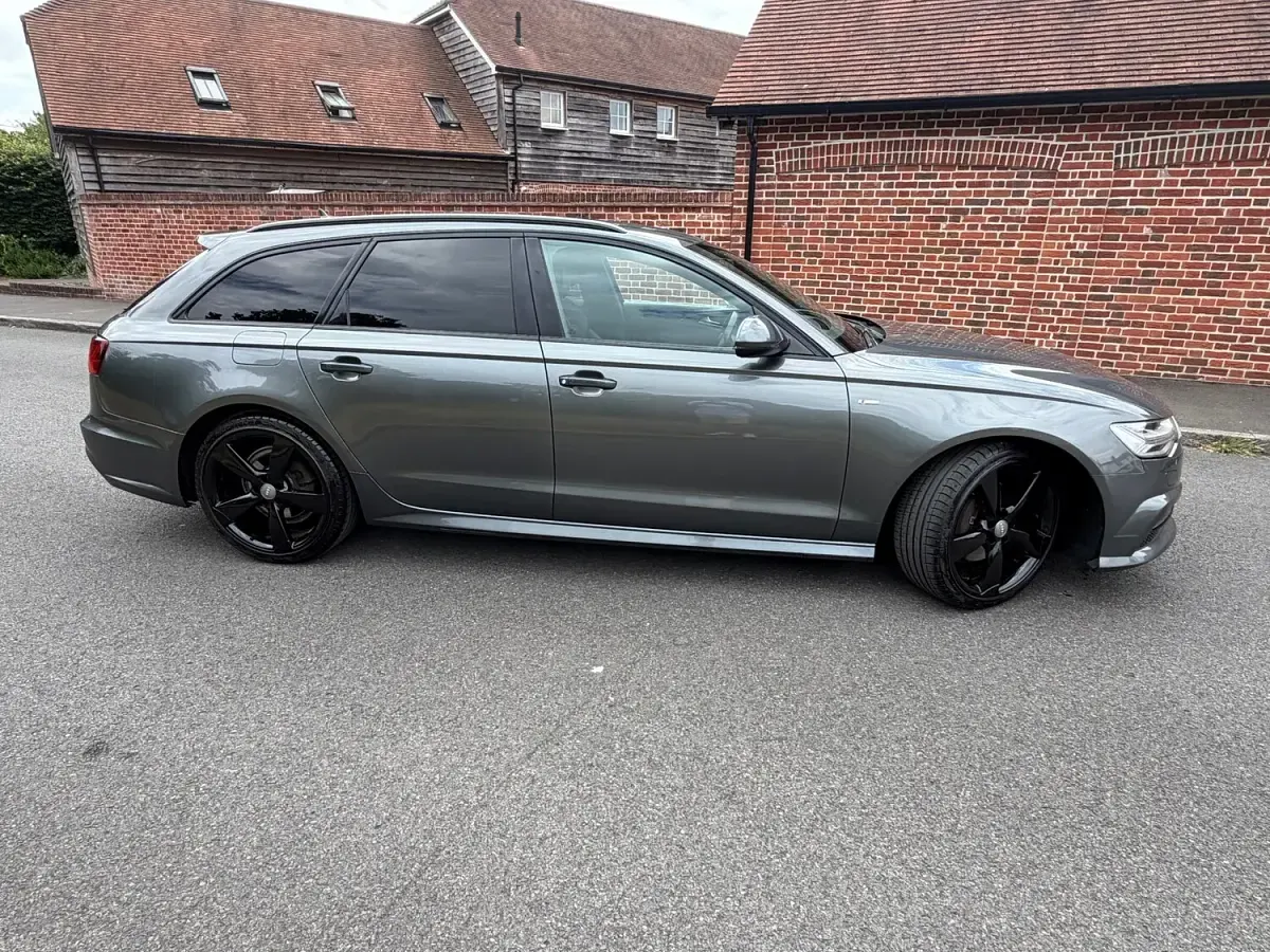 Used Audi A6 Black Edition 190 HP (139 kW) 2015 Grey Estate