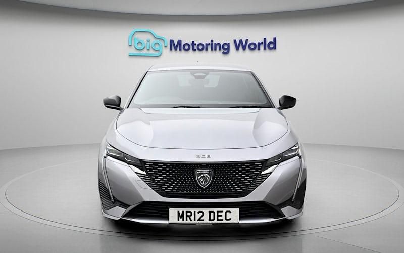 Usado Peugeot 308 GT 131 HP (96 kW) 2024 Cinzento Citadino