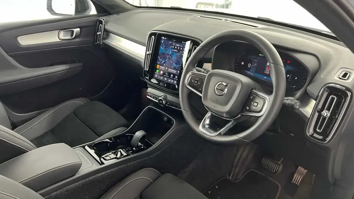 Used Volvo XC40 Plus 194 HP (142 kW) 2025 Blue SUV