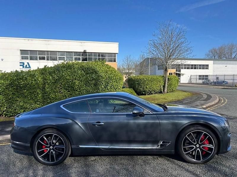 Begagnad Bentley Continental 635 HK (467 kW) 2019 Grå Sportkupé