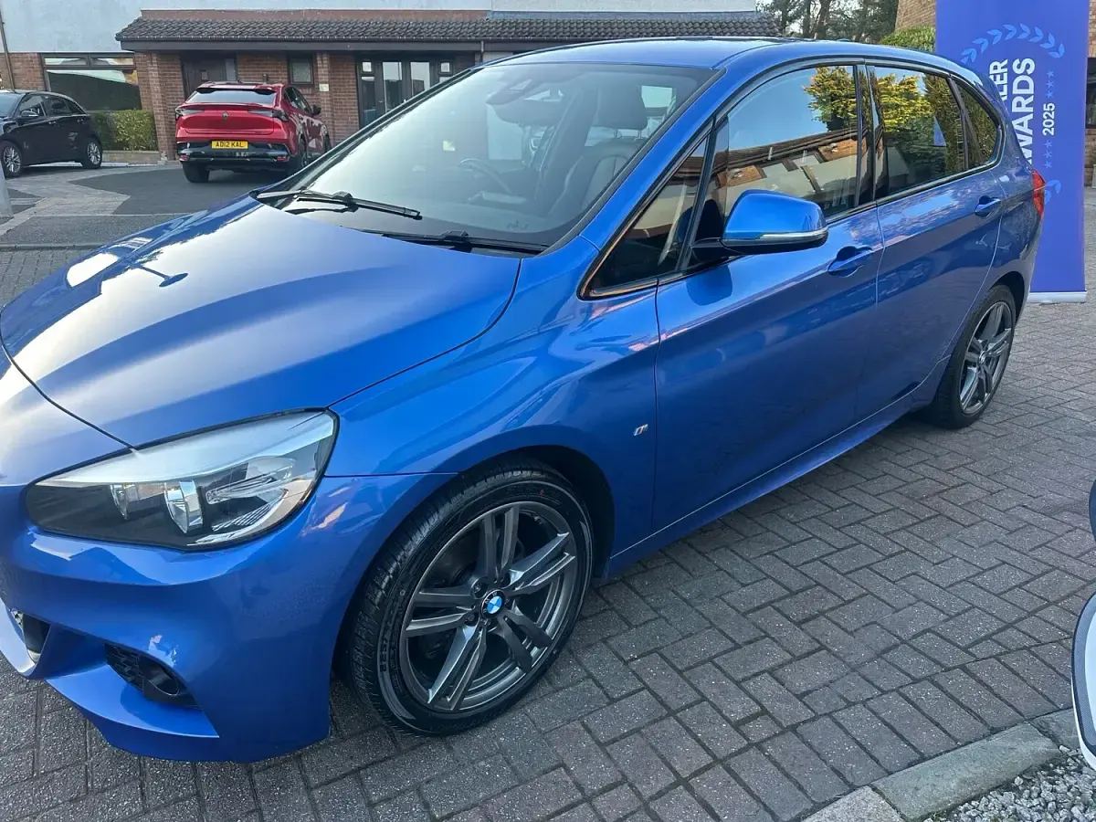 Usado BMW 218 M Sport 136 HP (100 kW) 2017 Azul Monovolume
