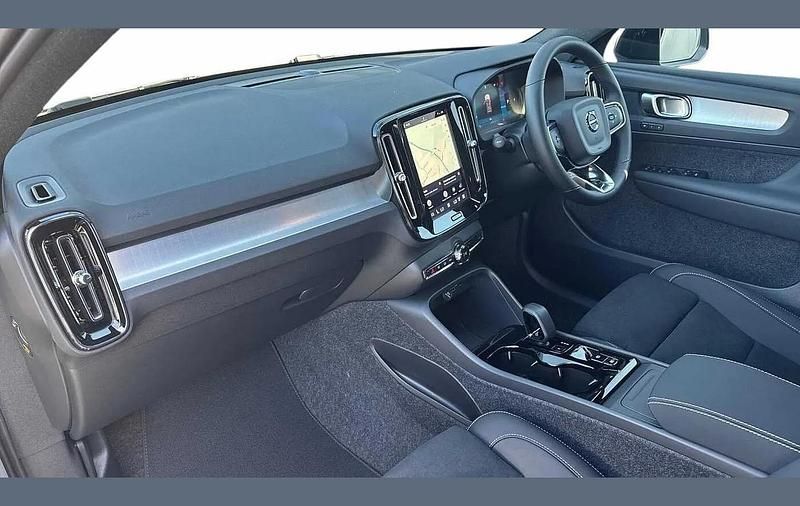 New Volvo XC40 Plus 161 HP (118 kW) 2026 Grey SUV