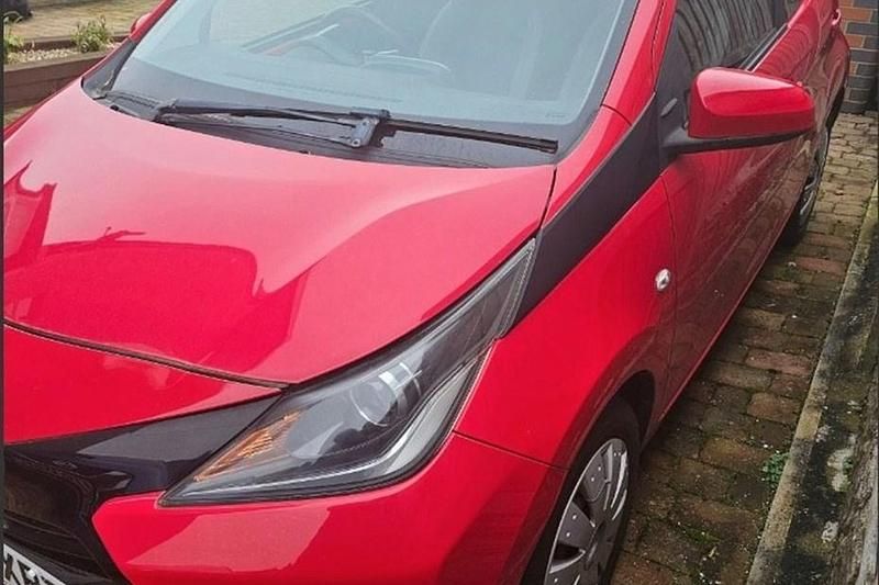 Used Toyota Aygo X-play 69 HP (50 kW) 2015 Red Hatchback