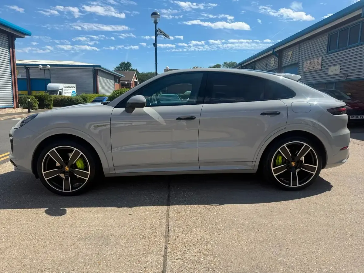 Used Porsche Cayenne E-Hybrid Platinum Edition 2022 Grey SUV