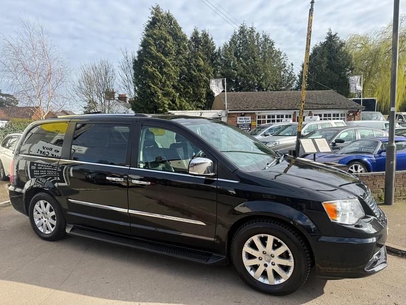 Used Chrysler Grand Voyager Limited 178 HP (130 kW) 2014 Black MPV