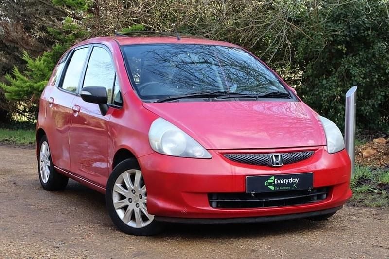 Red Used 2006 Honda Jazz SE Hatchback | £799 (Good price) - Image 1/1