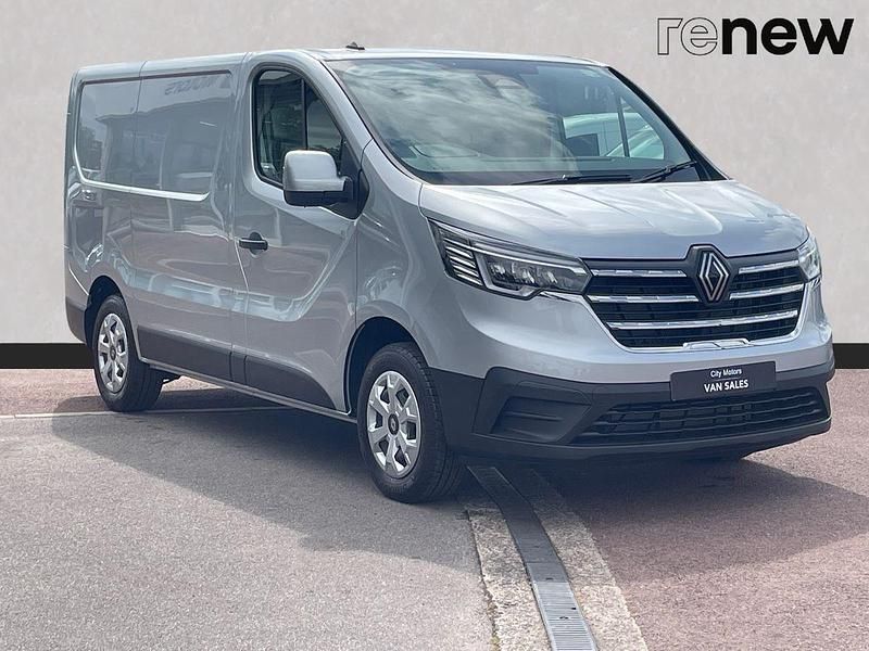 Metallic highland grey New 2025 Renault Trafic MPV | £20,490 (Super price) - Image 1/1