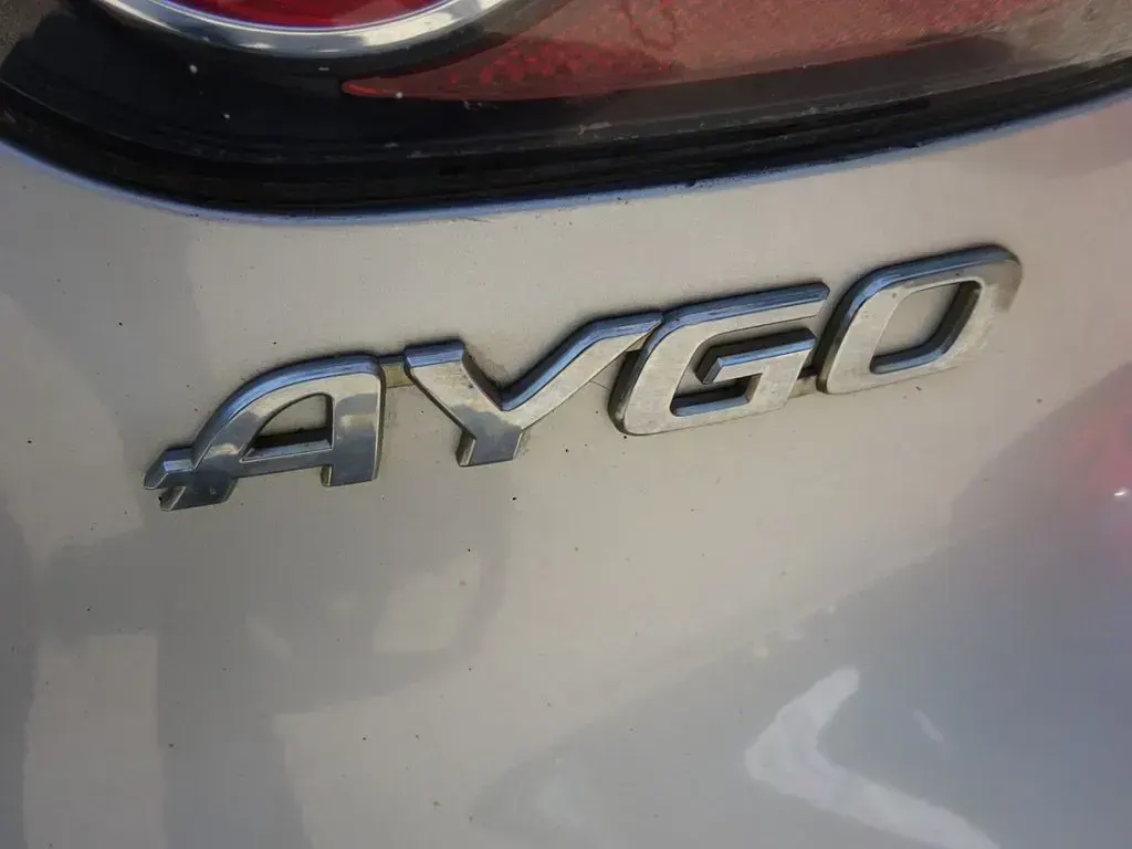 Used Toyota Aygo 68 HP (50 kW) 2011 Silver Hatchback