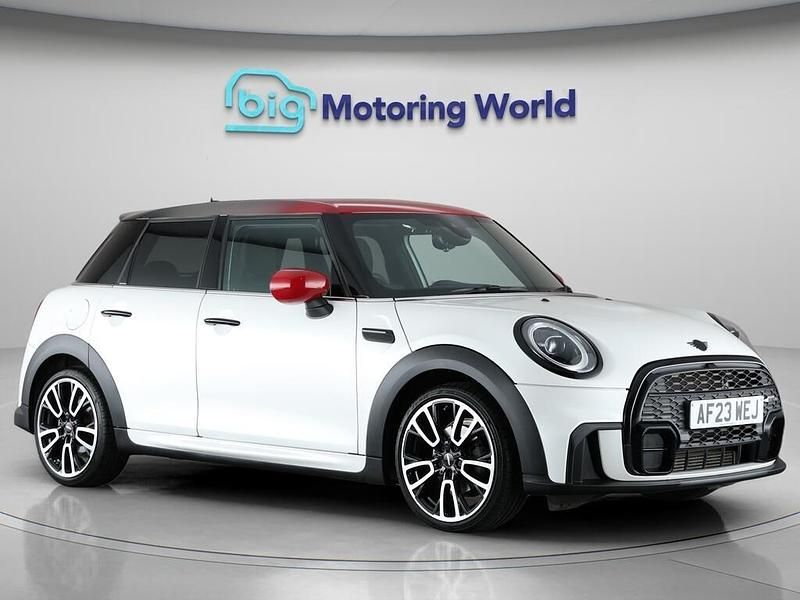 White Used 2023 Mini Cooper Comfort Hatchback | £18,792 (A bit pricey) - Image 1/4