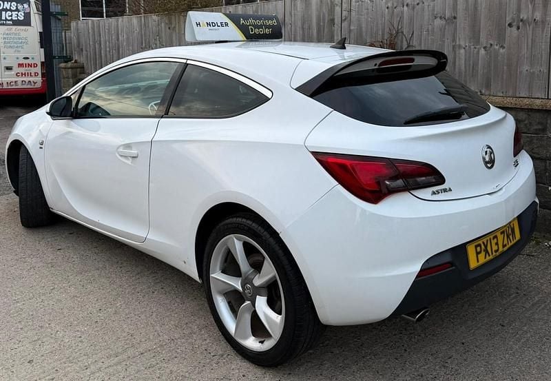 Used Vauxhall Astra GTC SRi 2013 White Hatchback