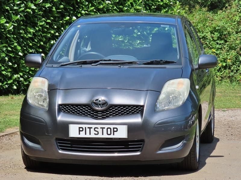 Grey Used 2009 Toyota Yaris Hatchback | £6,500 (Expensive) - Image 1/3