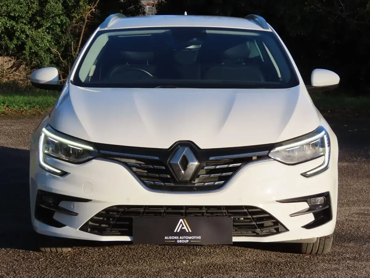 Used Renault Mégane GrandTour Iconic 2021 White Estate