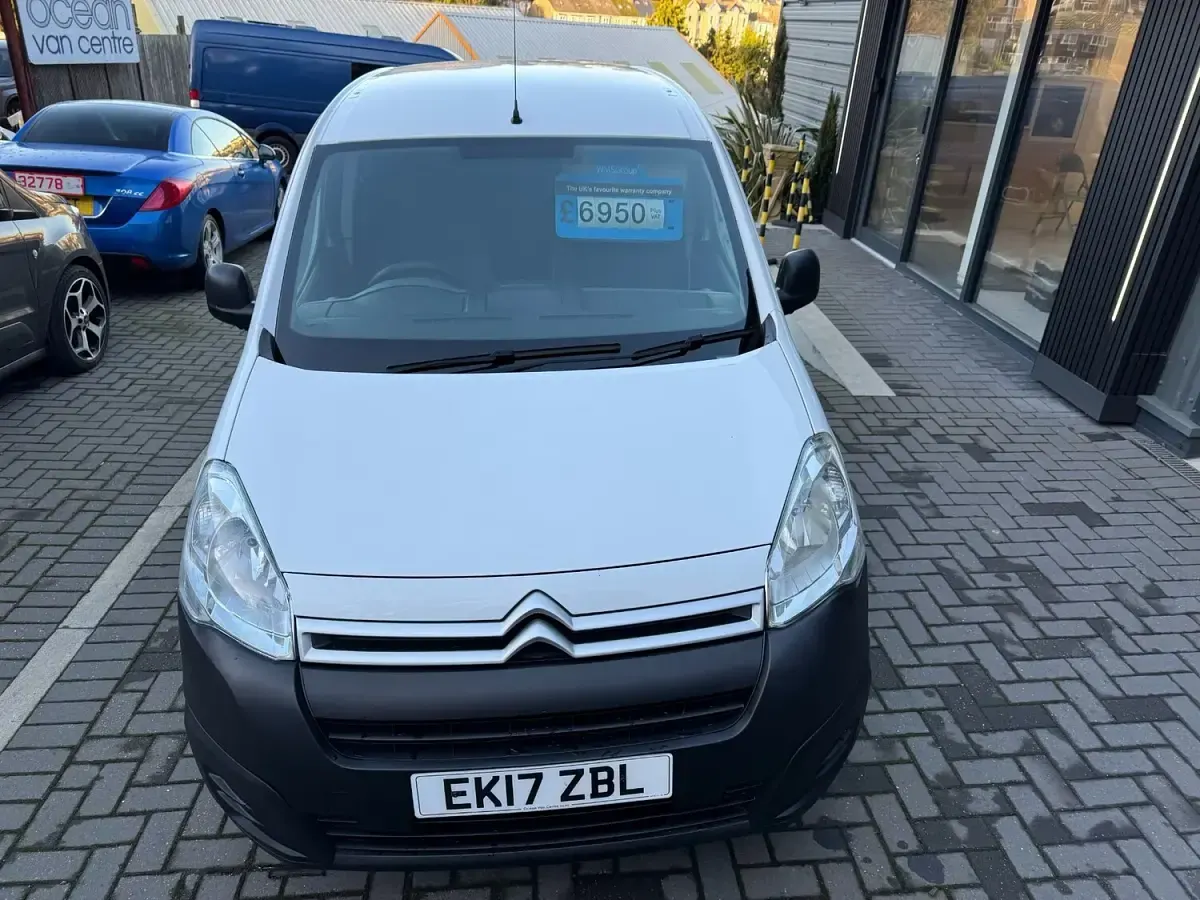 Used Citroën Berlingo 75 HP (55 kW) 2017 White MPV