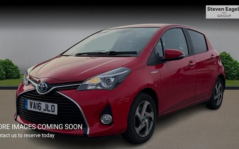 Used Toyota Yaris Hybrid 101 HP (74 kW) 2016 Hatchback