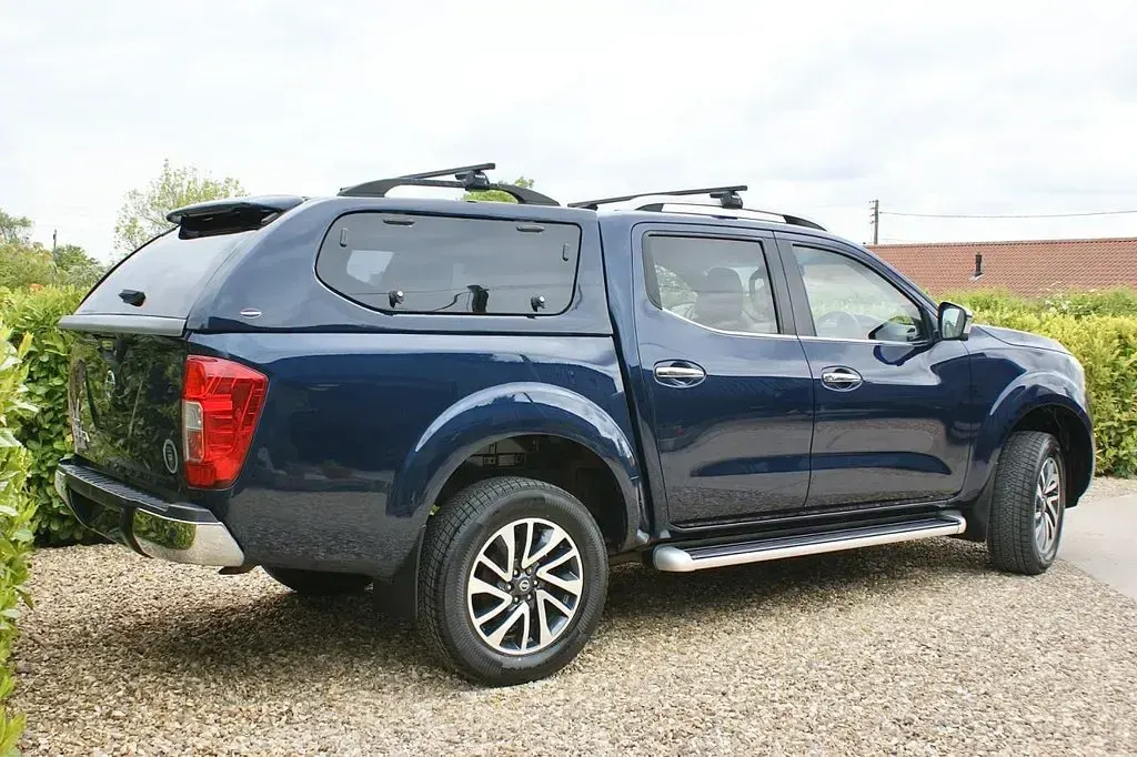 Käytetty Nissan Navara Tekna 190 HP (139 kW) 2016 Sininen Nouto