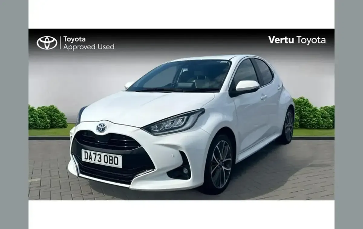 Used Toyota Yaris 116 HP (85 kW) 2023 White Hatchback