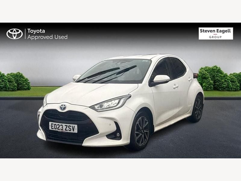 Used Toyota Yaris Hybrid Design 2023 White Hatchback