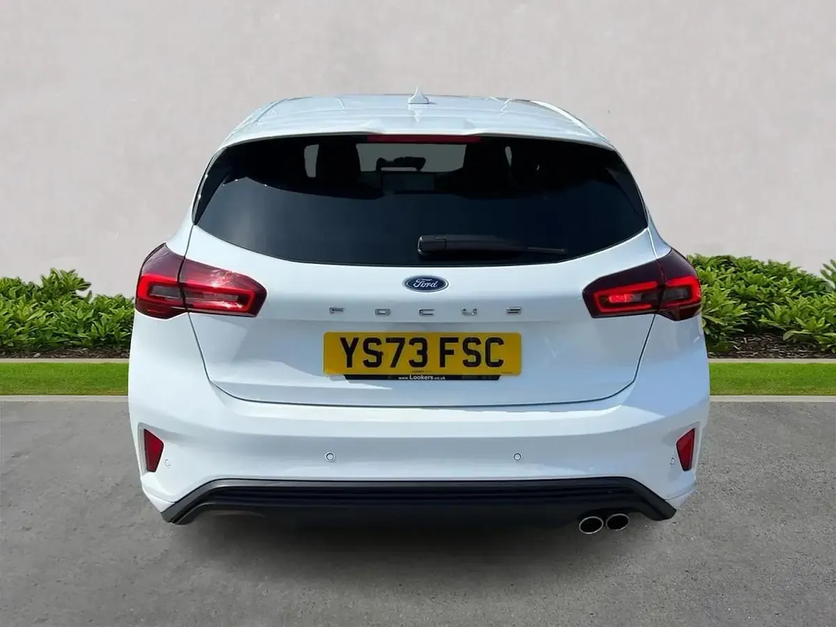 Used Ford Focus ST-Line 125 HP (91 kW) 2023 White Hatchback