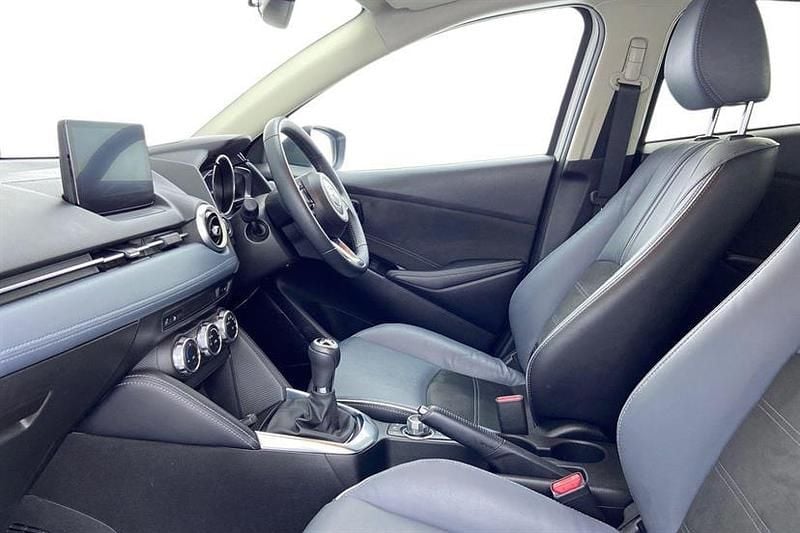 Used Mazda 2 Inclusive 90 HP (66 kW) 2022 White Hatchback