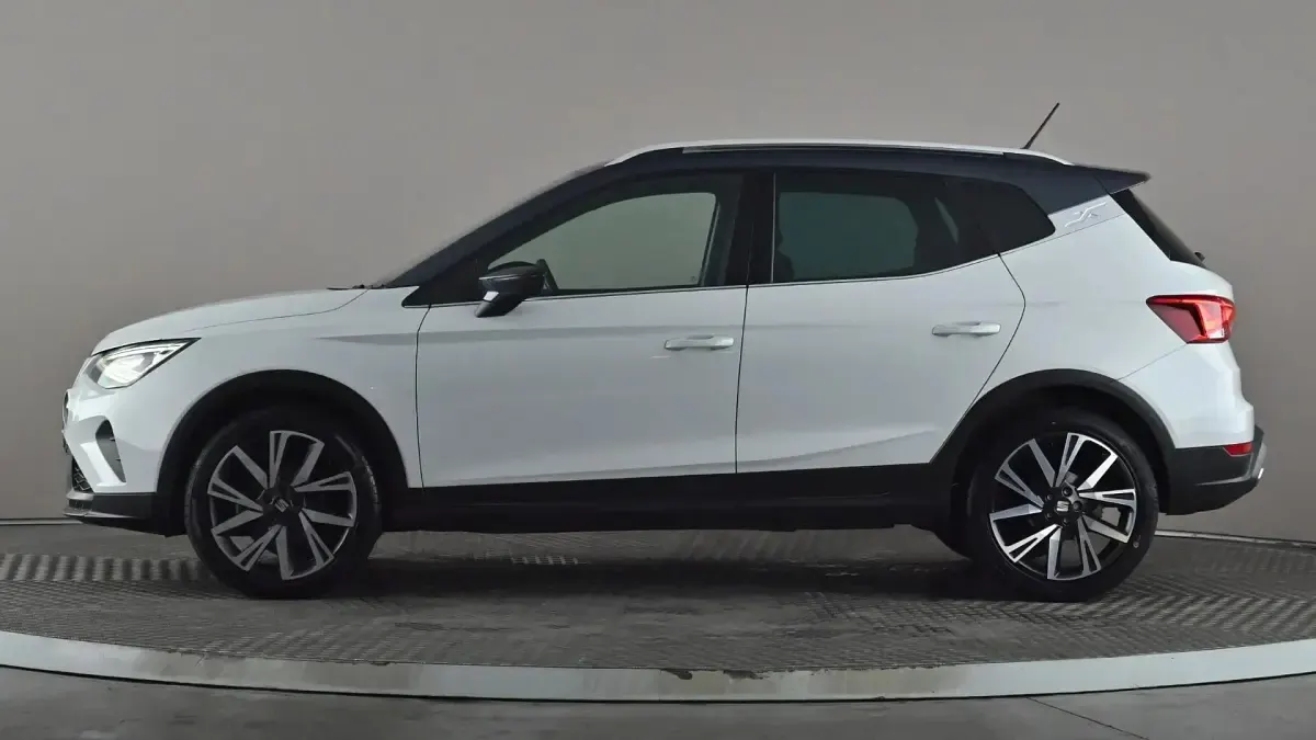 Used Seat Arona FR 110 HP (80 kW) 2023 White SUV