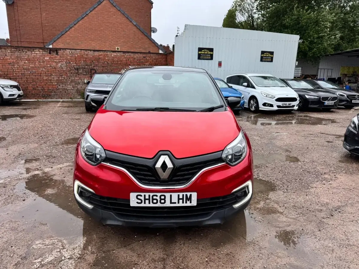Used Renault Captur Iconic 90 HP (66 kW) 2018 Red/black SUV