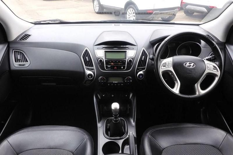 Used Hyundai ix35 Premium 115 HP (84 kW) 2012 White SUV