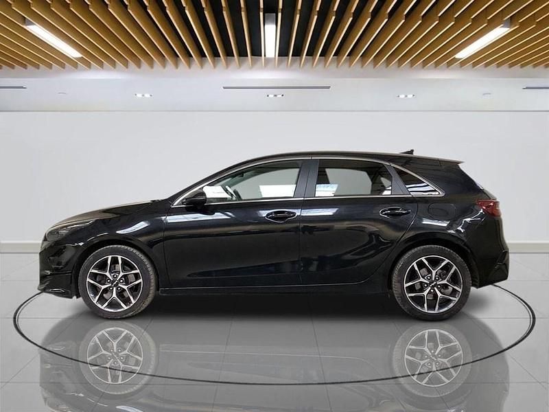 Usado Kia Ceed 158 HP (116 kW) 2022 Preto Citadino